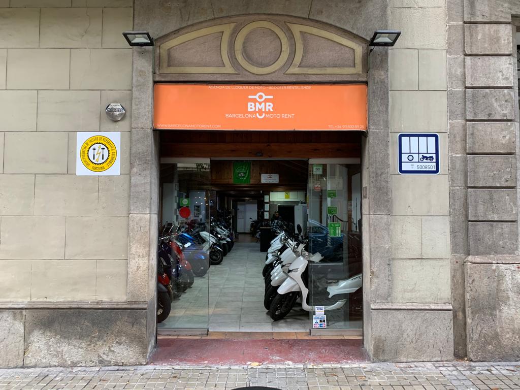 (c) Barcelona-moto-rent.com
